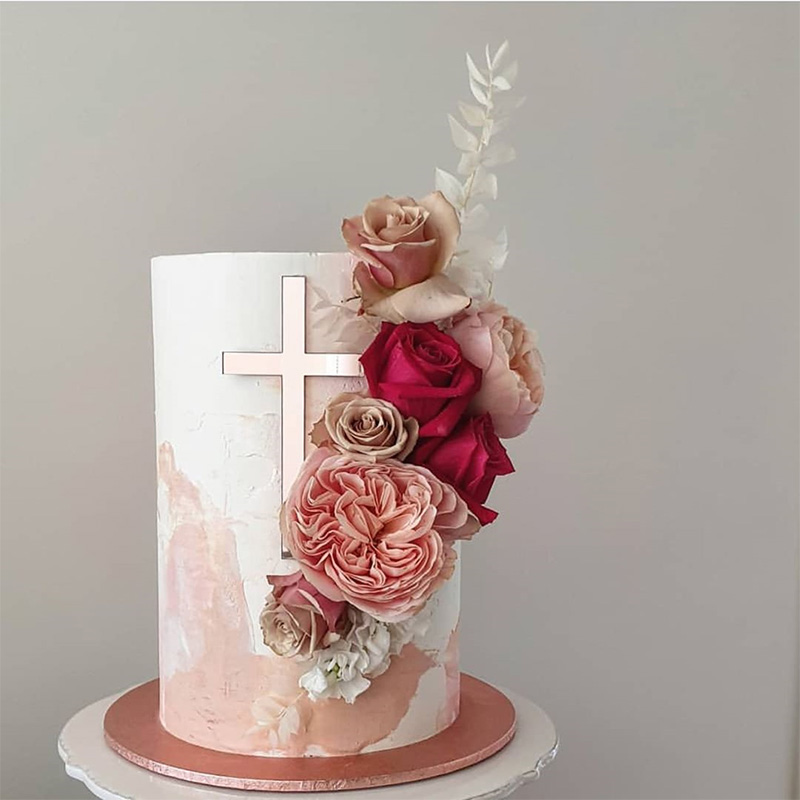 Torta de bautizo niña decoración moderna tonos rosa.